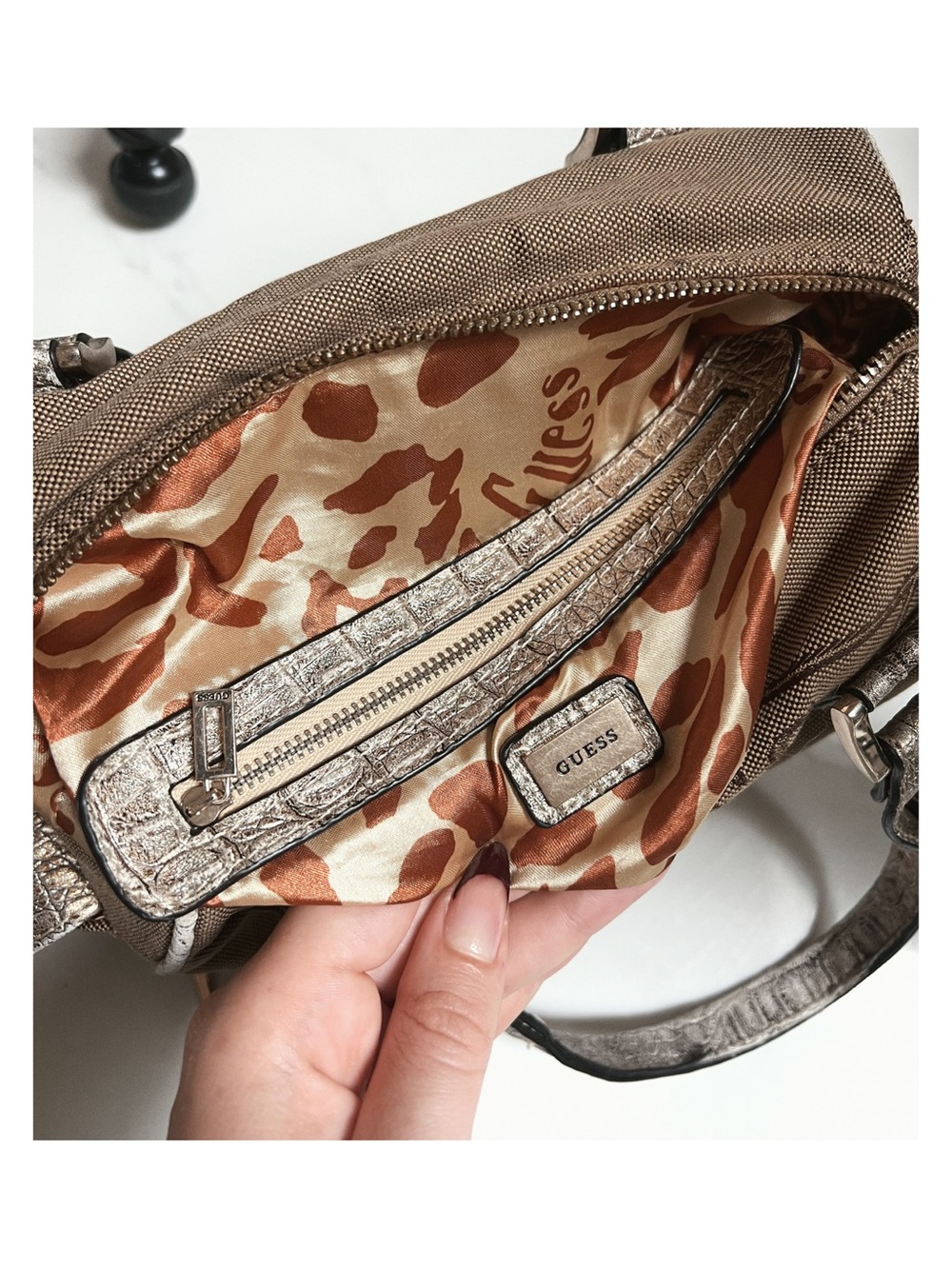 2002 RARE Vintage GUESS | Mini Duffle Handbag - Picture 8 of 9